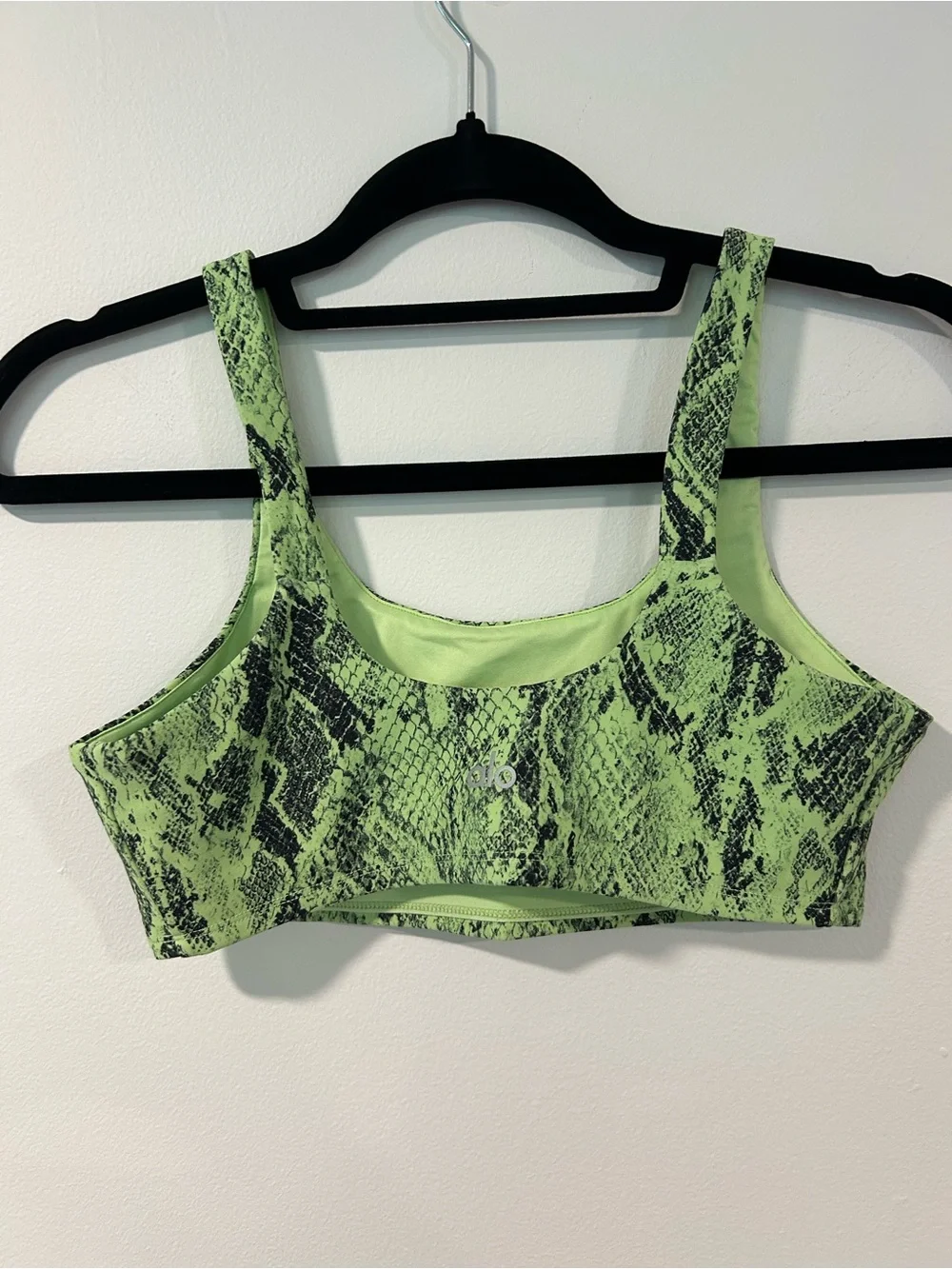 ALO Yoga Vapor Snakeskin Sports Bra Neon Lime Size Medium